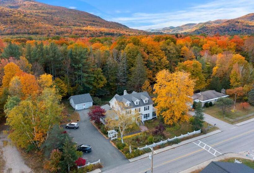 Отель Launchpoint Lodge