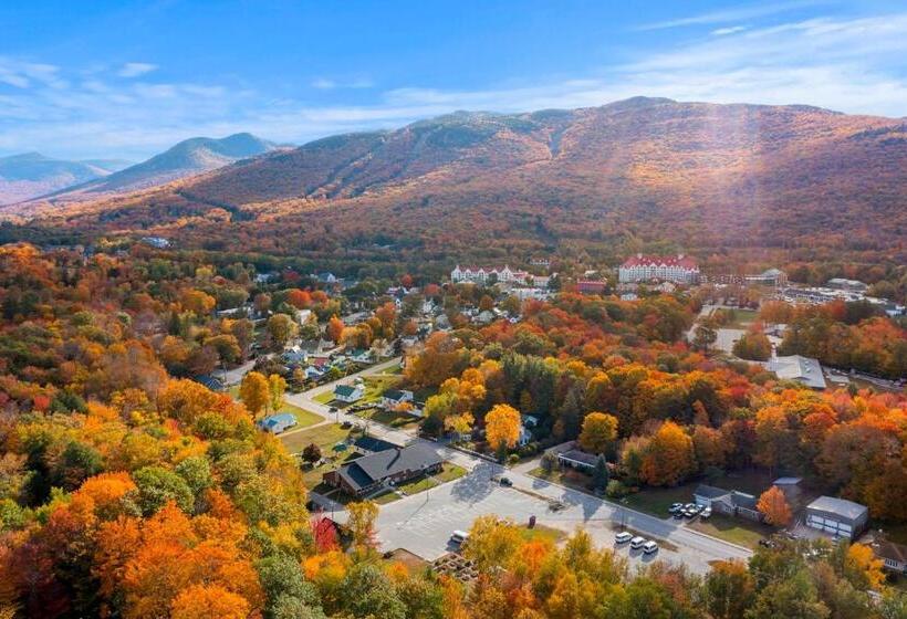 Отель Launchpoint Lodge