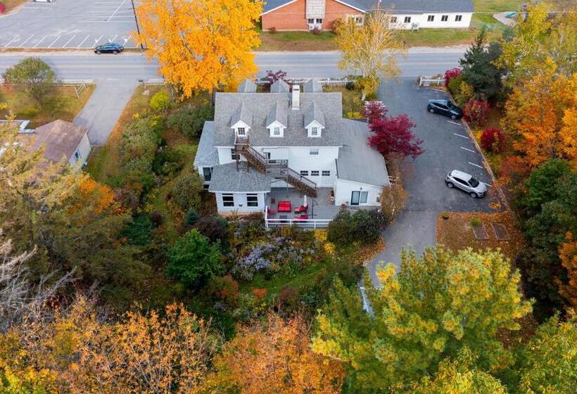 Отель Launchpoint Lodge