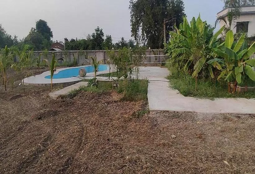ホテル Vrundavan Resort, Narmada