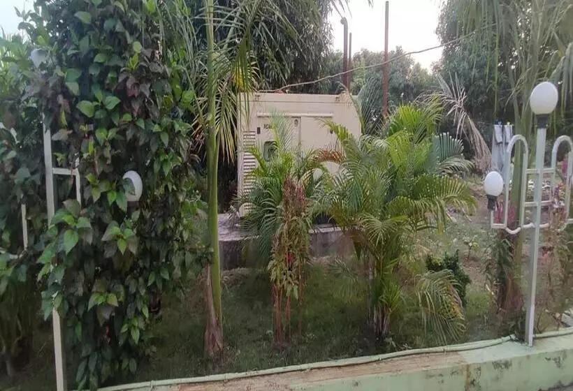 ホテル Vrundavan Resort, Narmada