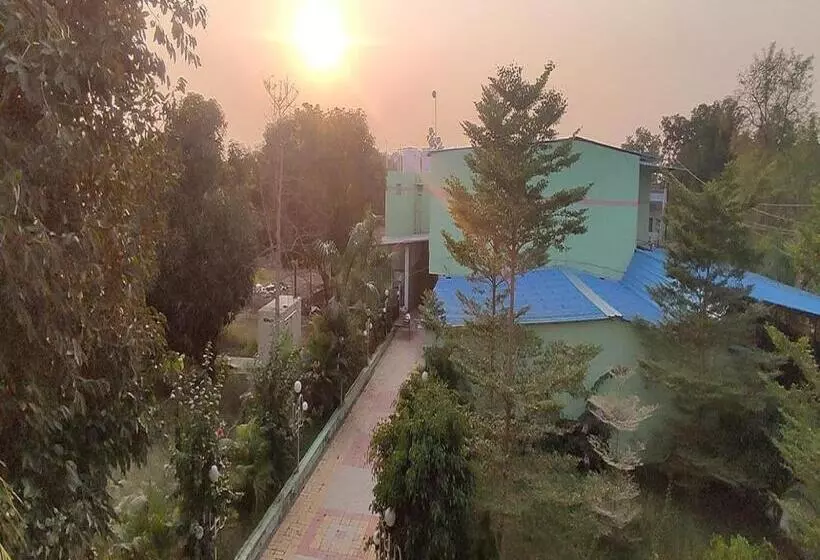ホテル Vrundavan Resort, Narmada