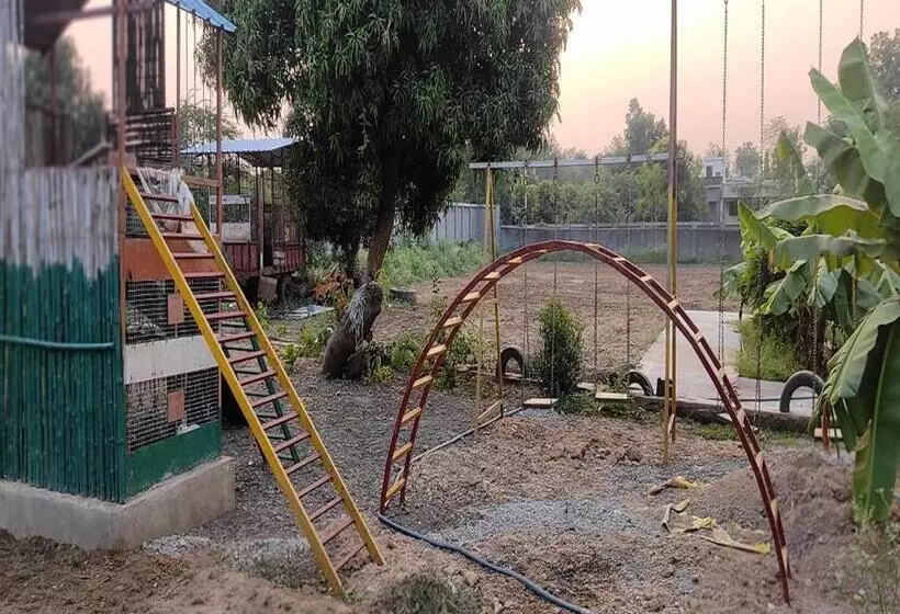 ホテル Vrundavan Resort, Narmada