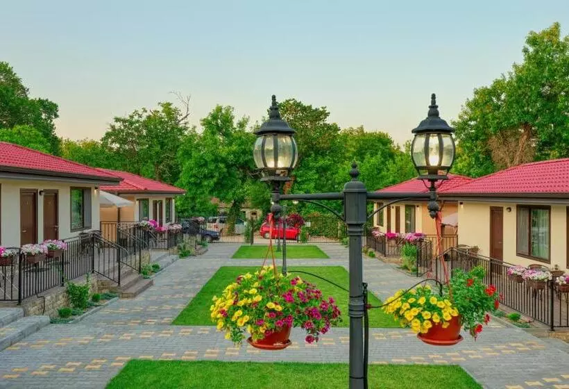 Majatalo комплекс колонада