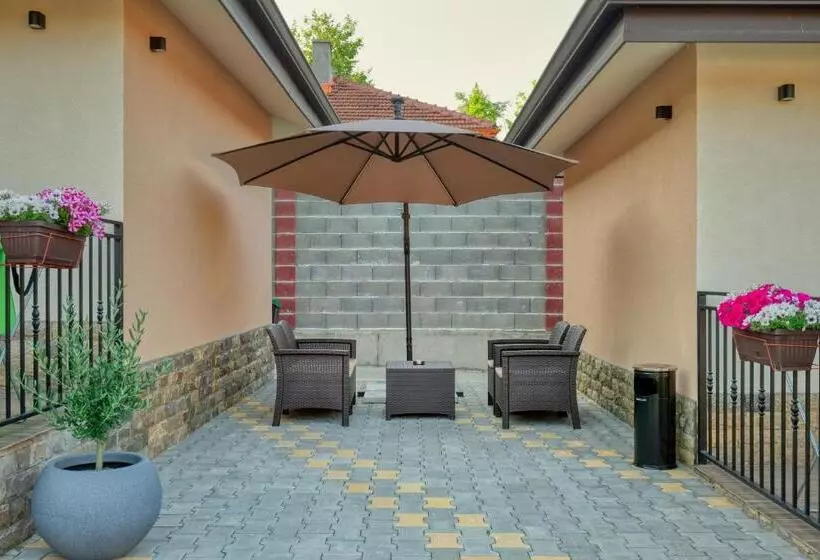 Majatalo комплекс колонада