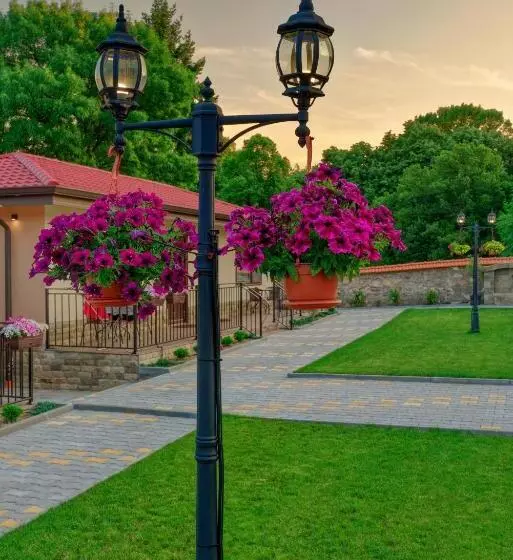 Majatalo комплекс колонада