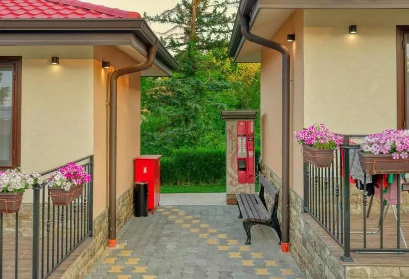 Majatalo комплекс колонада