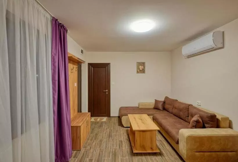 Majatalo комплекс колонада