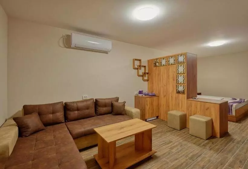 Majatalo комплекс колонада