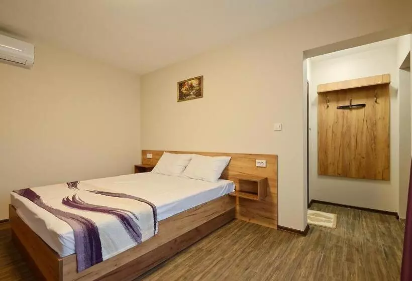 Majatalo комплекс колонада