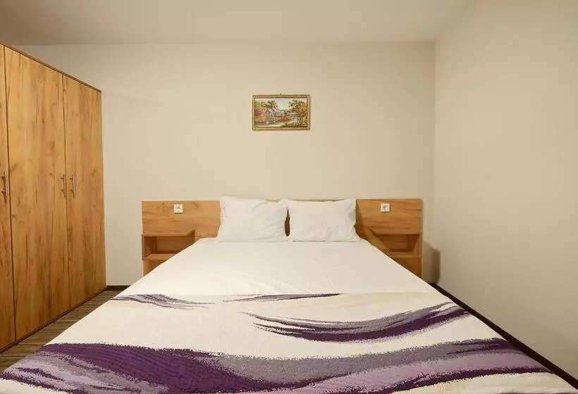 Majatalo комплекс колонада