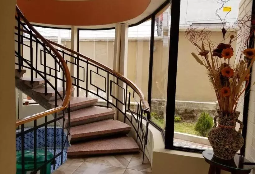ペンション Hostal El Confort Quito Norte