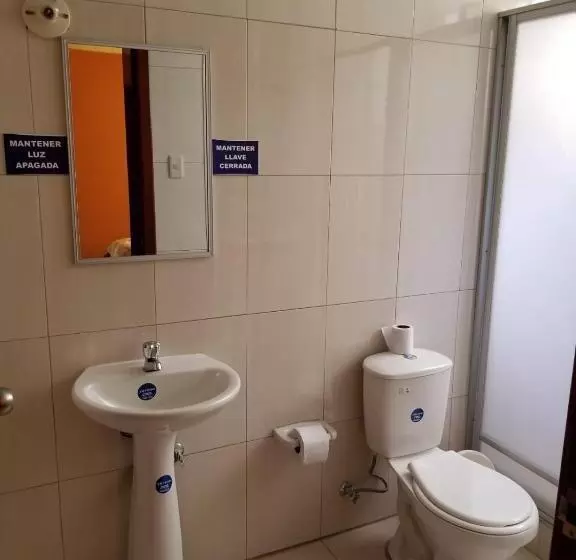 ペンション Hostal El Confort Quito Norte