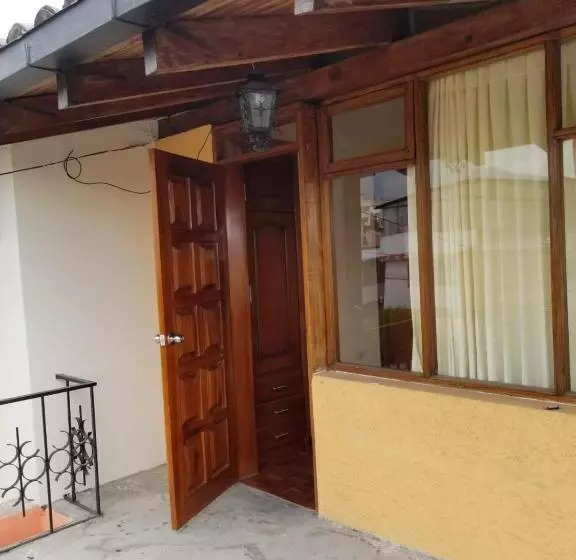 ペンション Hostal El Confort Quito Norte