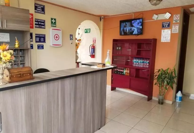ペンション Hostal El Confort Quito Norte