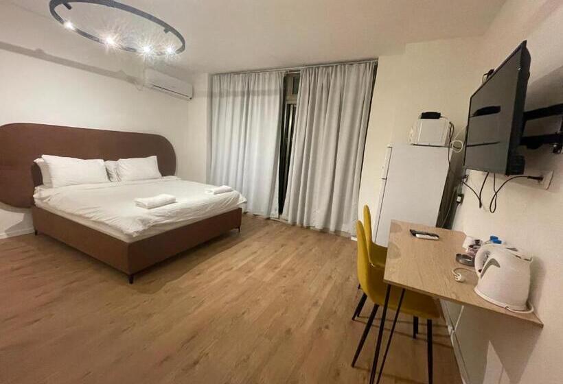 פנסיון Rothschild 79