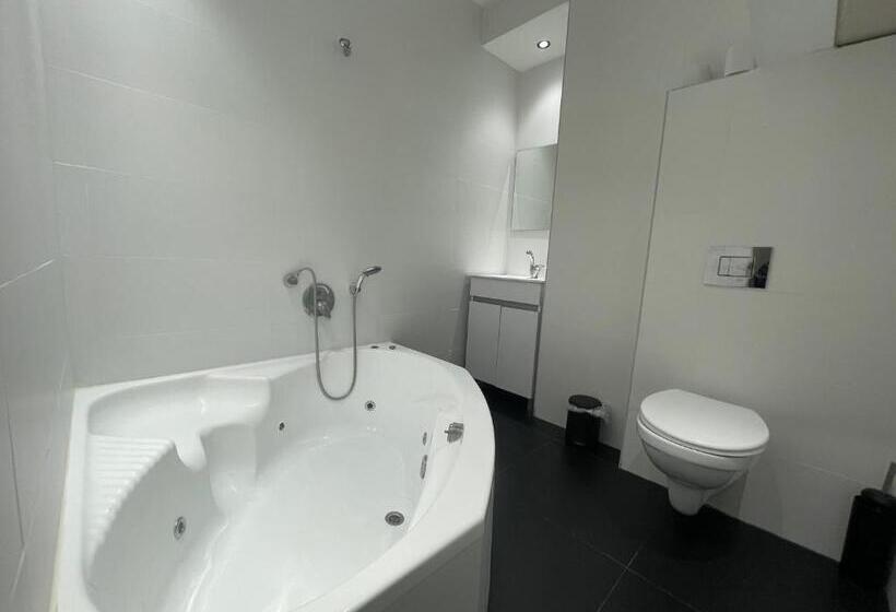 פנסיון Rothschild 79