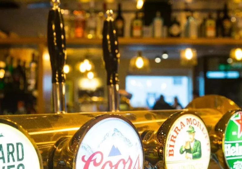 Castle Varagh Hotel & Bar