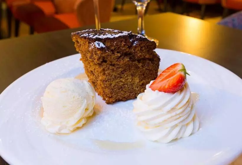 Castle Varagh Hotel & Bar