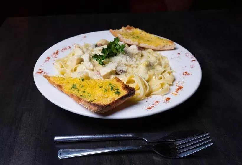 Castle Varagh Hotel & Bar