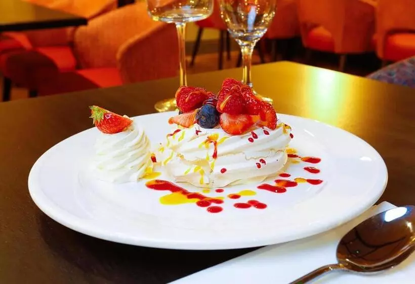 Castle Varagh Hotel & Bar