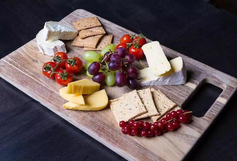 Castle Varagh Hotel & Bar