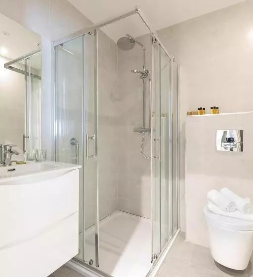 Castle Varagh Hotel & Bar