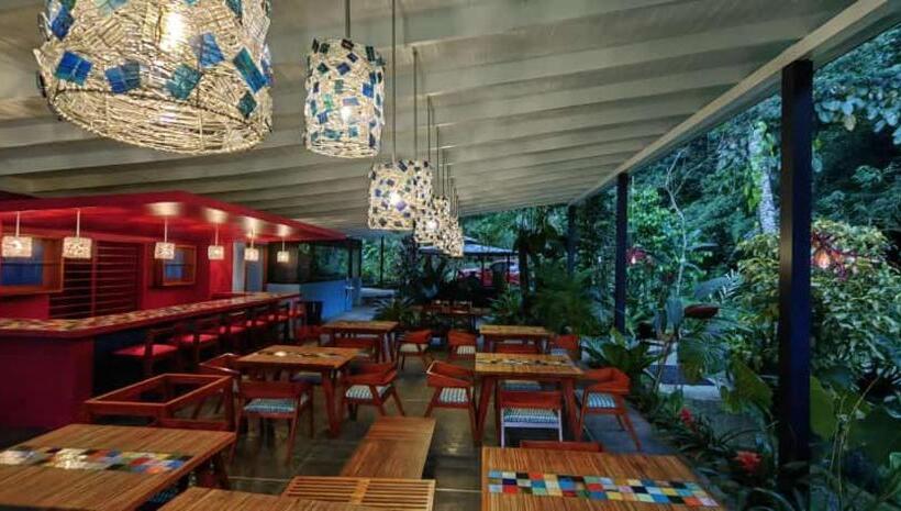 ホテル Chirripo Art