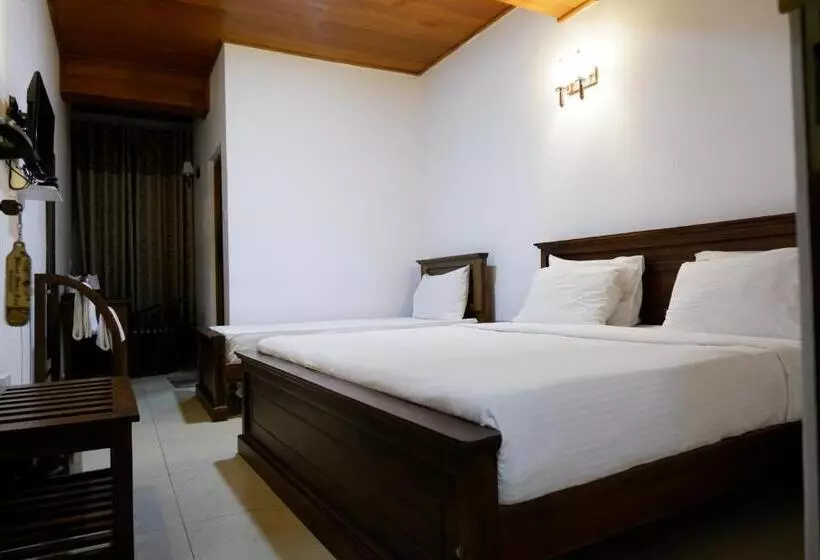 Hotelli Riverside Inn