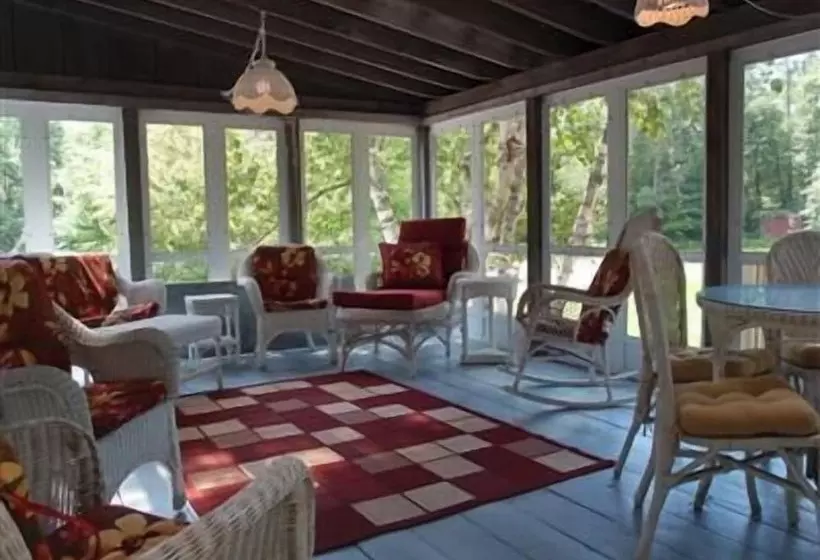 민박 Admiral Peary Inn