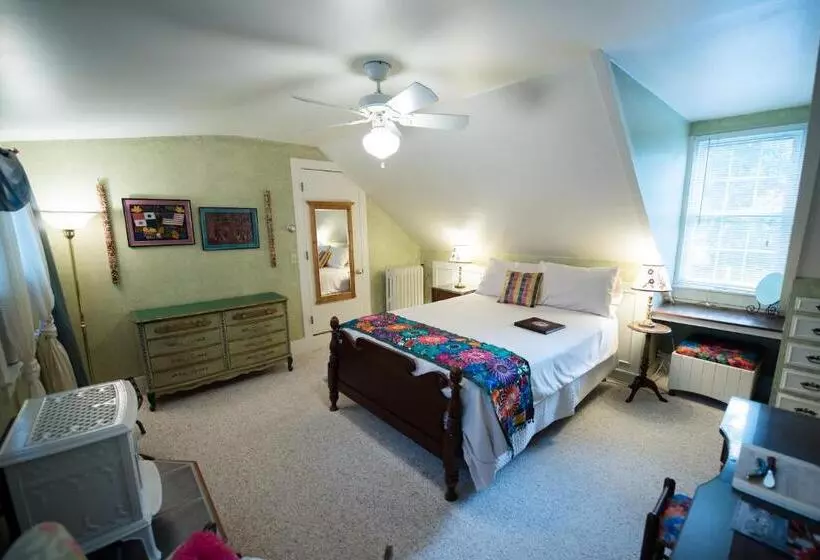 민박 Admiral Peary Inn