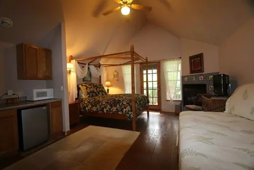 Aamiaismajoitus (B&B) Lava Pond Lodge