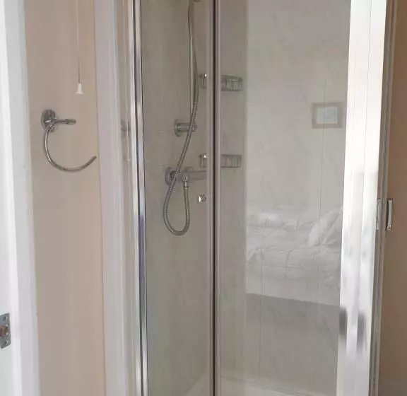 ベッドアンドブレックファースト Crofton Guest House