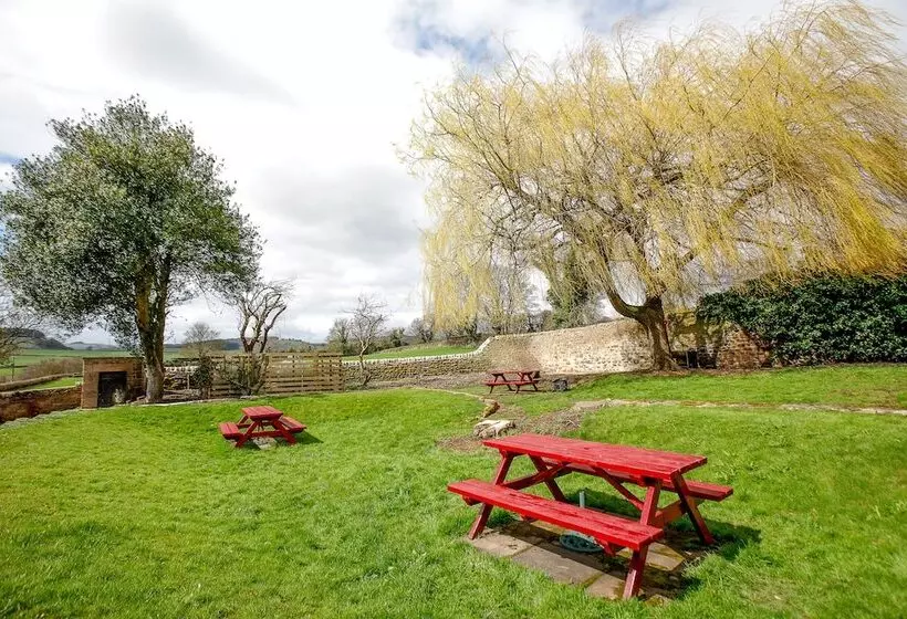 تختخواب و صبحانه Hadrian Hotel Inn