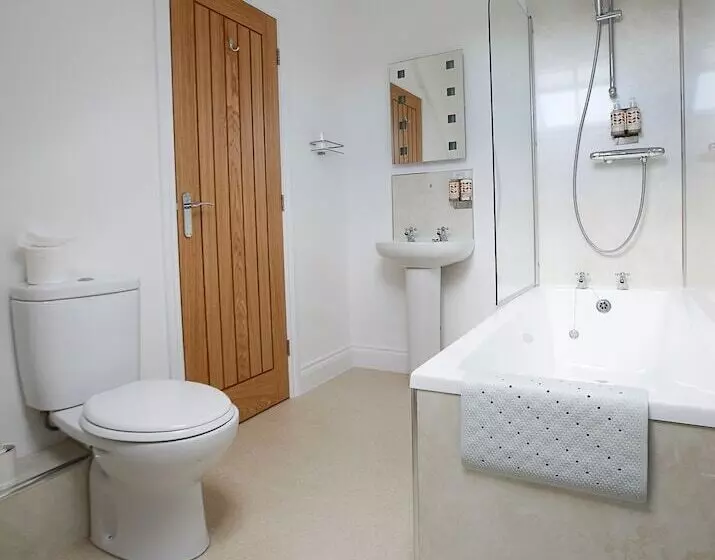 تختخواب و صبحانه Hadrian Hotel Inn