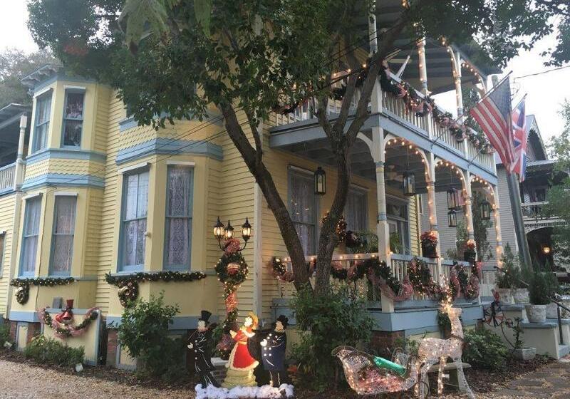 ベッドアンドブレックファースト Penny Farthing Inn