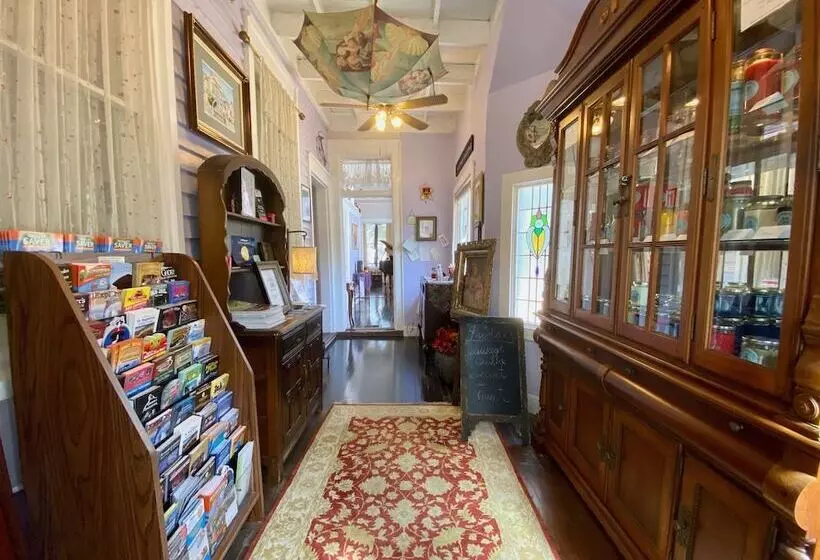 ベッドアンドブレックファースト Penny Farthing Inn