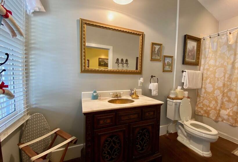 ベッドアンドブレックファースト Penny Farthing Inn