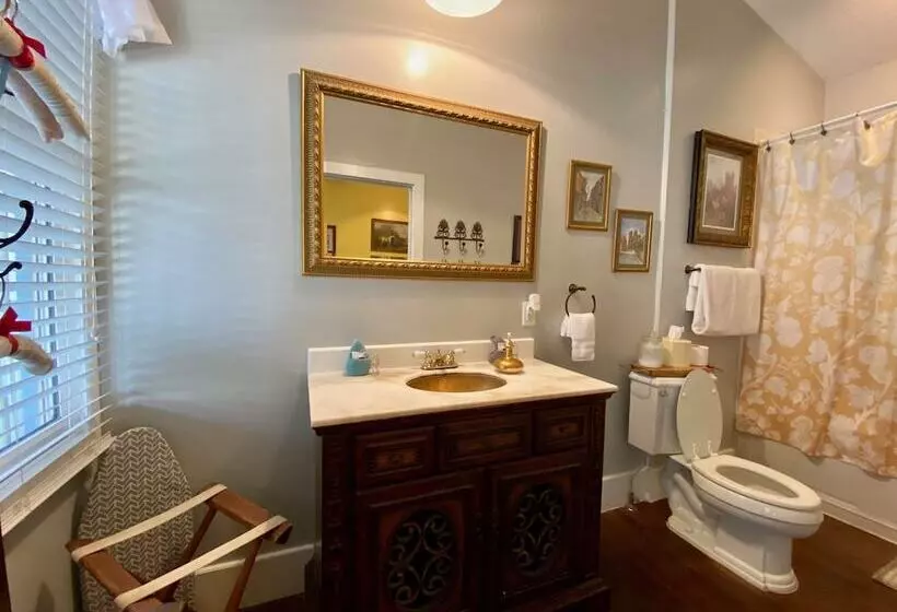 ベッドアンドブレックファースト Penny Farthing Inn