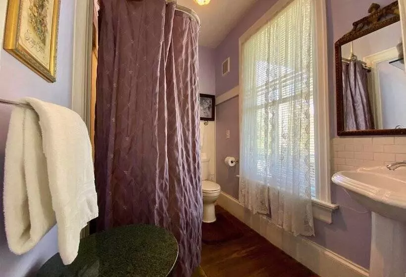 ベッドアンドブレックファースト Penny Farthing Inn