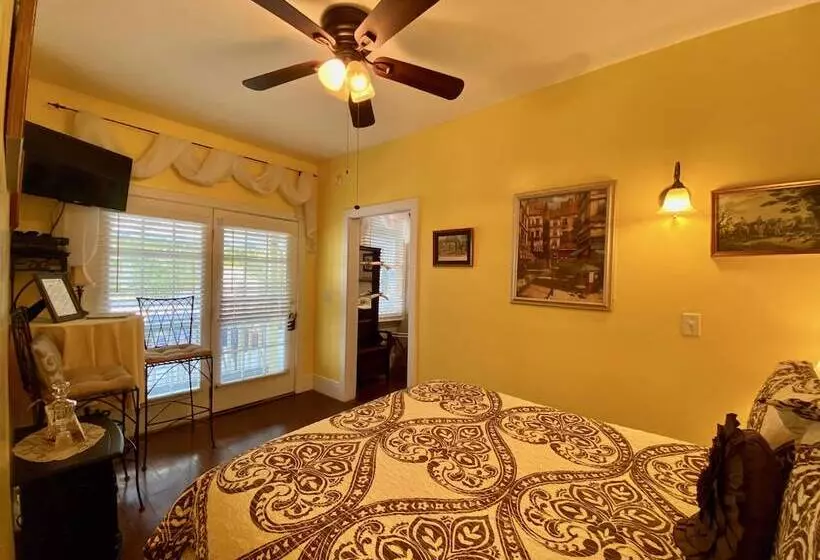 ベッドアンドブレックファースト Penny Farthing Inn