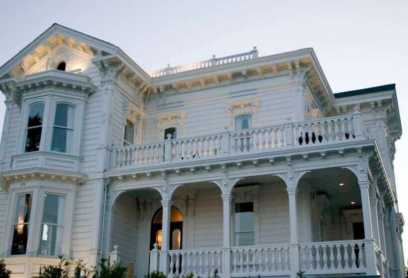 مبيت وإفطار West Cliff Inn, A Four Sisters Inn