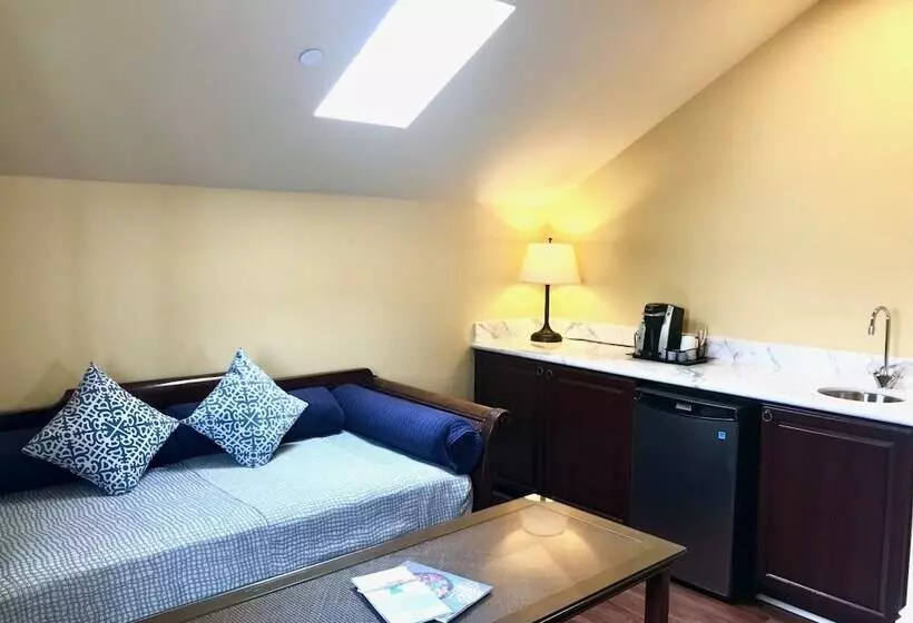 住宿加早餐  West Cliff Inn, A Four Sisters Inn