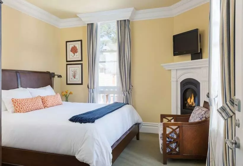 ベッドアンドブレックファースト West Cliff Inn, A Four Sisters Inn