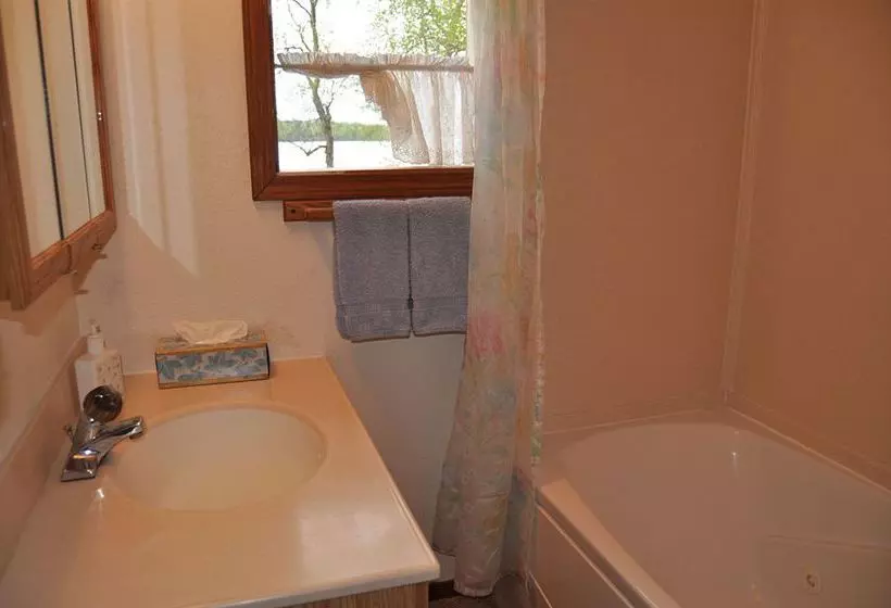 ベッドアンドブレックファースト Daniels Lake Lodge Cabins