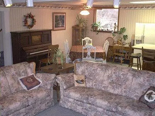 ベッドアンドブレックファースト Daniels Lake Lodge Cabins