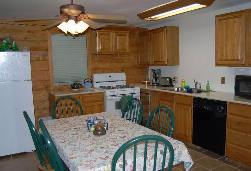 ベッドアンドブレックファースト Daniels Lake Lodge Cabins