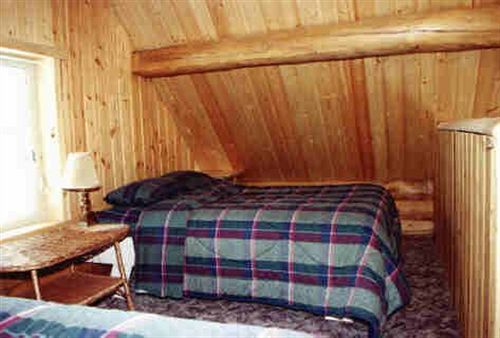צימר Daniels Lake Lodge Cabins