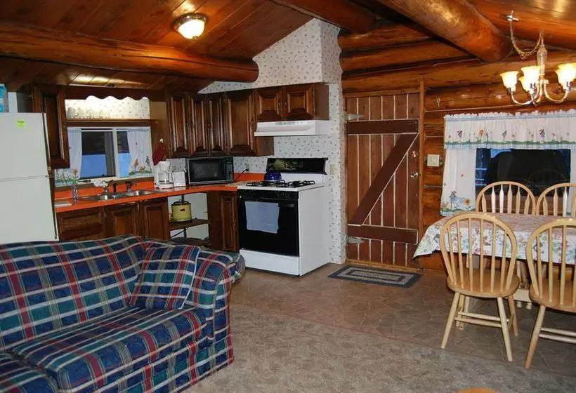 ベッドアンドブレックファースト Daniels Lake Lodge Cabins