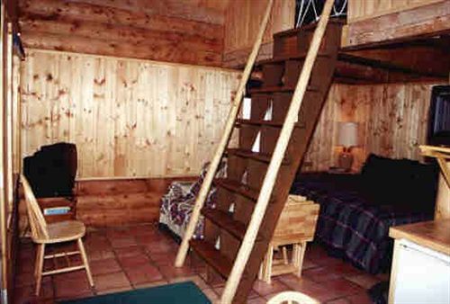 צימר Daniels Lake Lodge Cabins